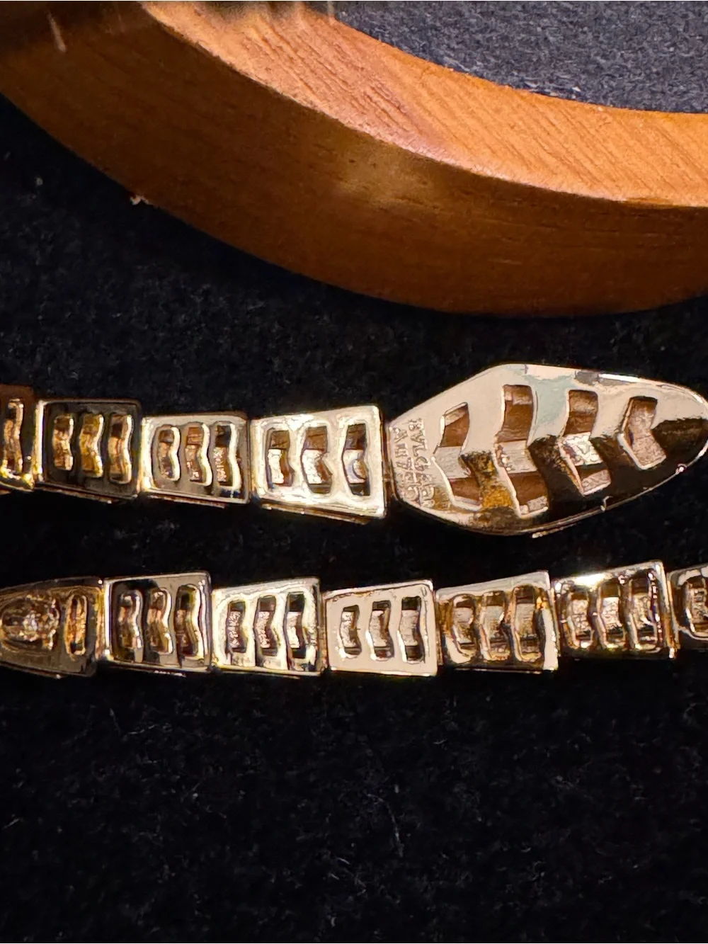 BVLGARI AU750 Gold Serpentine Bracelet with Crystal Accents